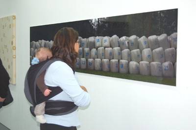 Pascal Schwaighofer. Belvedere, Präsenz-Performance während der Eröffnung vom Freitag, 12. Dezember 2008.  » Klicken zum Vergrössern ->