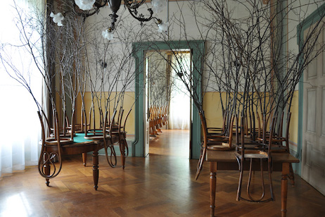 Isabelle Krieg: ‹Zimmerwald 2›, 2010
Zimmerwald 2, Installation, fotografiert, 2 C-Prints auf Aluminium, gerahmt, je 53 × 80 cm, «Restaurant», Bild: © Isabelle Krieg  » Klicken zum Vergrössern ->