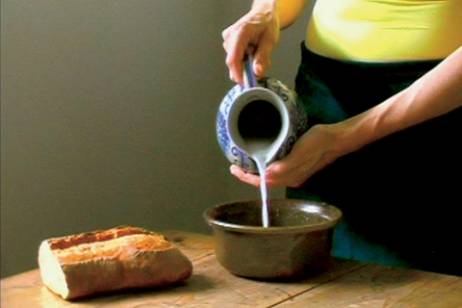 Judith Albert: ‹Zwischen der Zeit›, 2004, Video DV Pal, 4:3, Loop 20 Sekunden  » Klicken zum Vergrössern ->