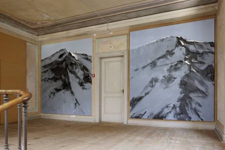 Conrad J. Godly: ‹SOL – I und SOL – II›, 2010 2 Gemälde, Öl auf Baumwolle, je 265 × 235 cm Treppenhaus im 3. Obergeschoss Bild: © Ralph Feiner  » Klicken zum Vergrössern ->