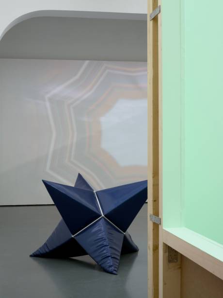 bluish encouragement, 2012.  » Klicken zum Vergrössern ->