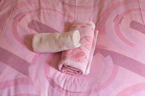 Jules Spinatsch: ‹Digestive›, 2010, 36 Fotografien, C-Prints auf Aluminium, je 24 × 36 cm, Gesamtes Hotel, verschiedene Räumlichkeiten, Bilder: © Jules Spinatsch  » Klicken zum Vergrössern ->